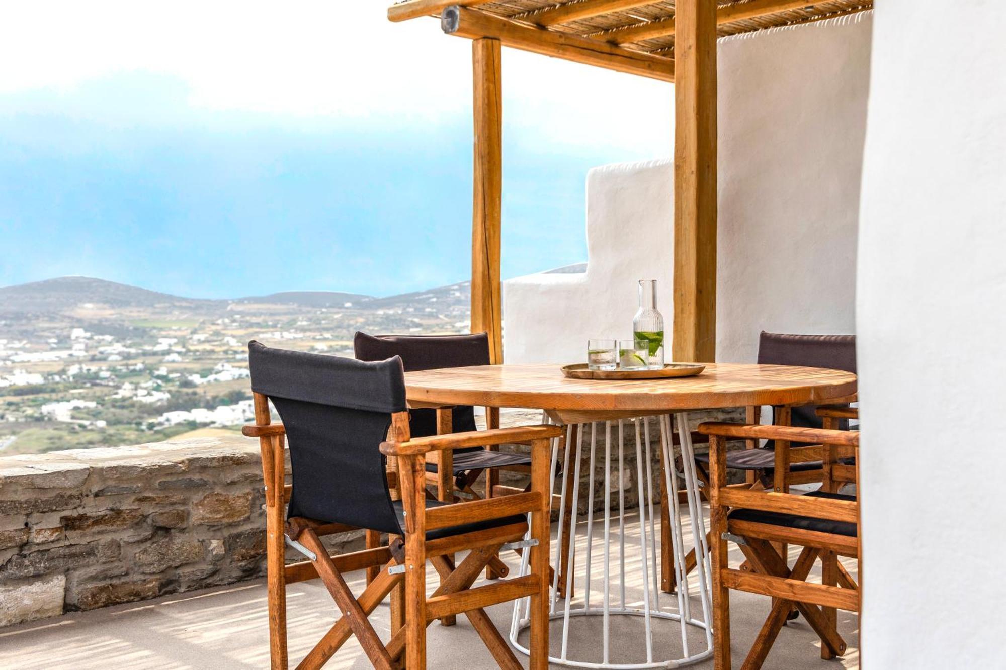 Acron Paros Willa
