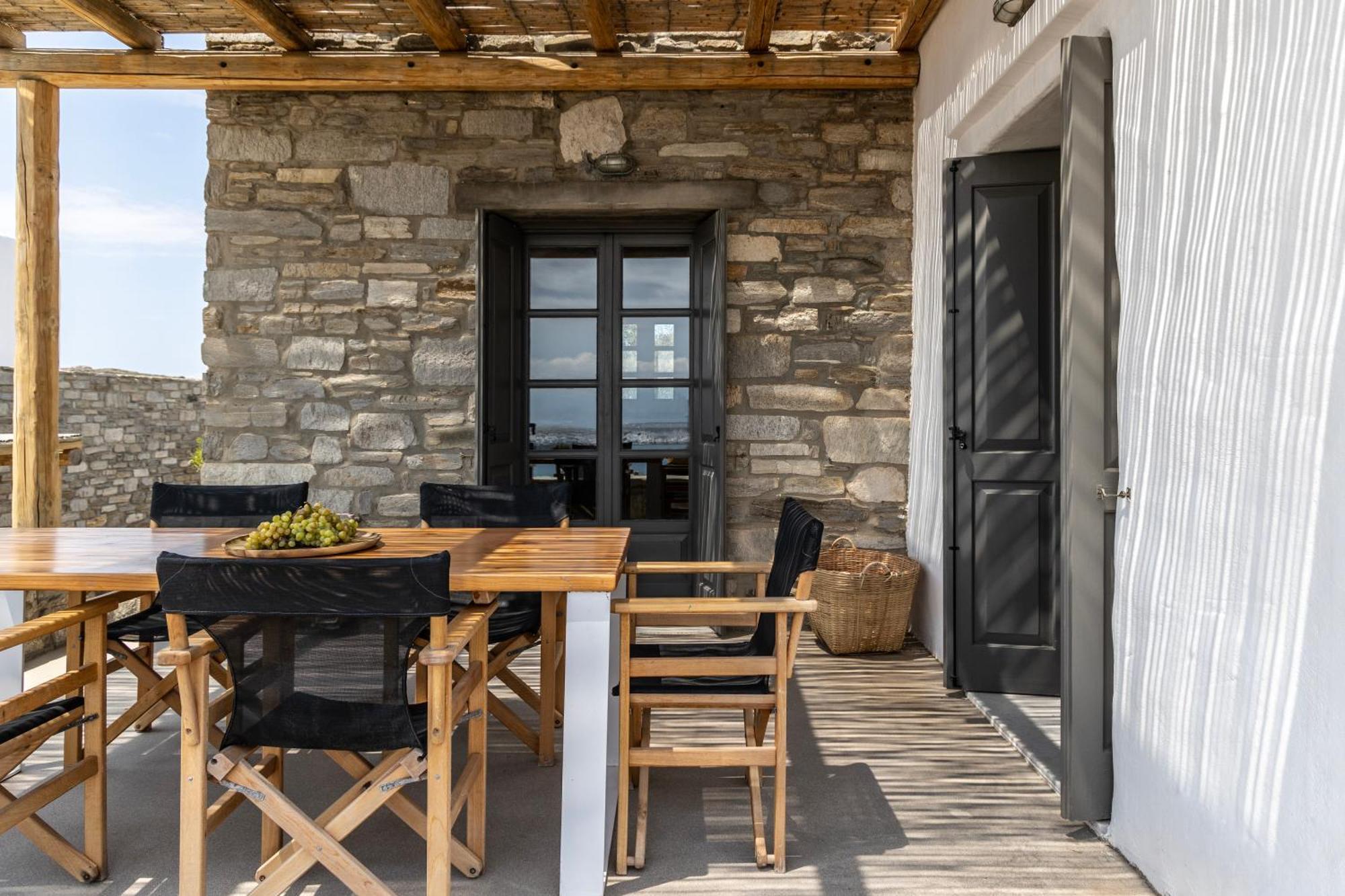 Acron Paros Willa *