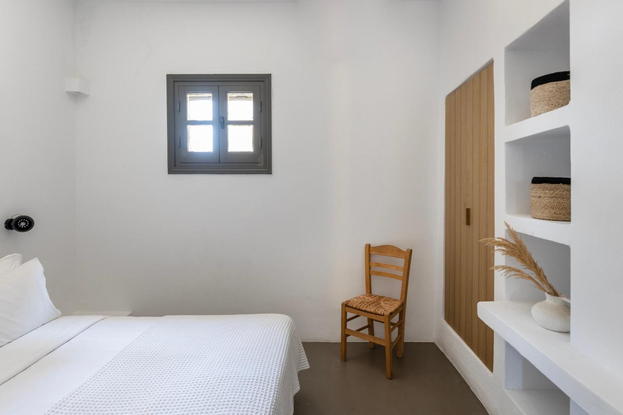 Acron Paros Willa