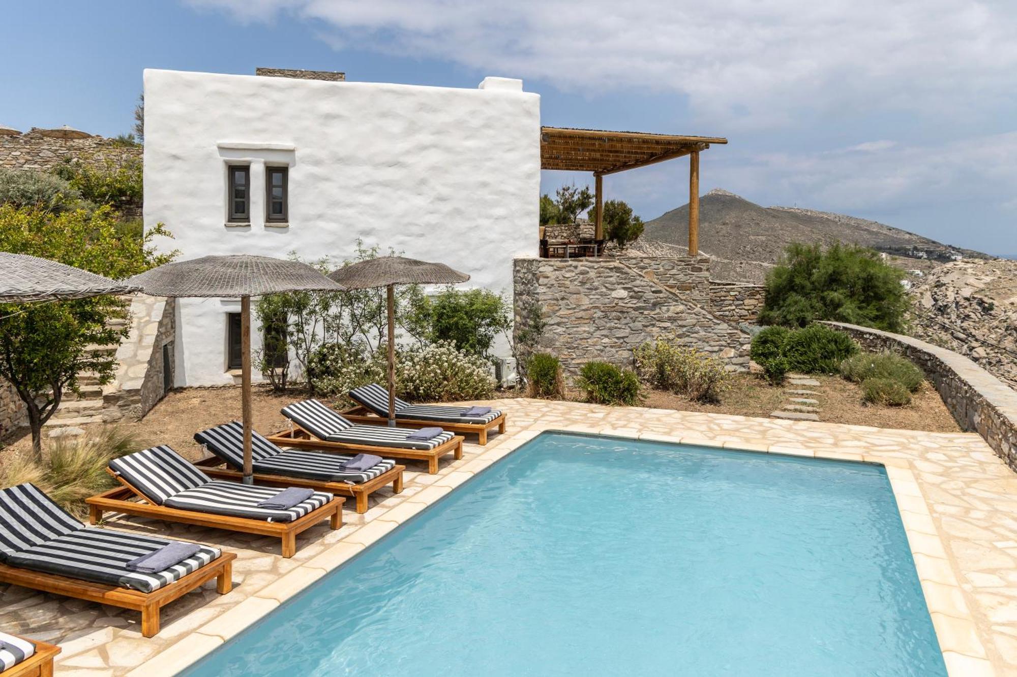 Acron Paros *