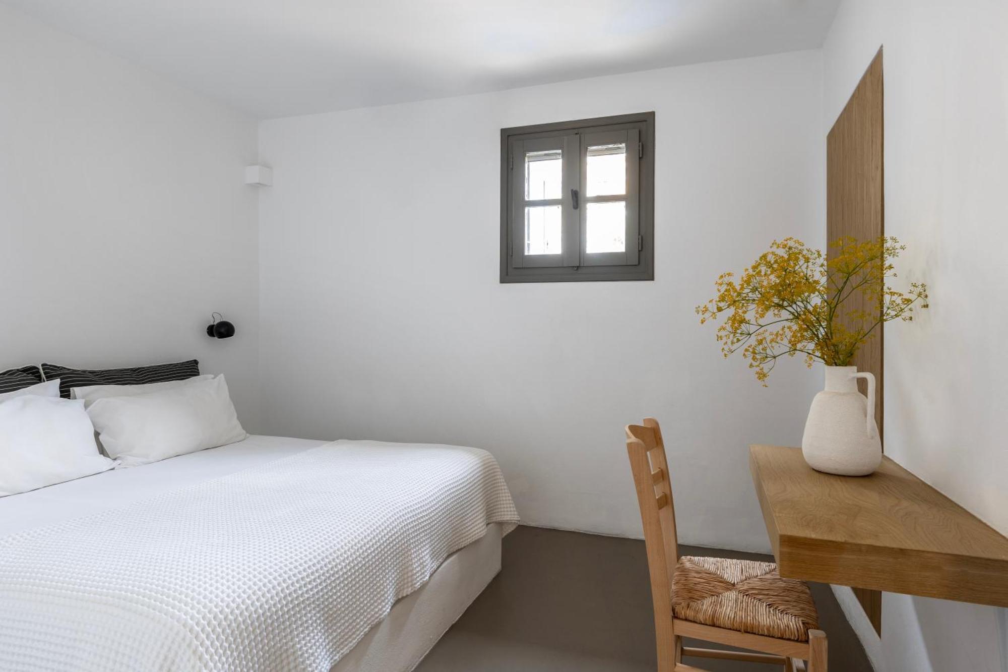 Acron Paros