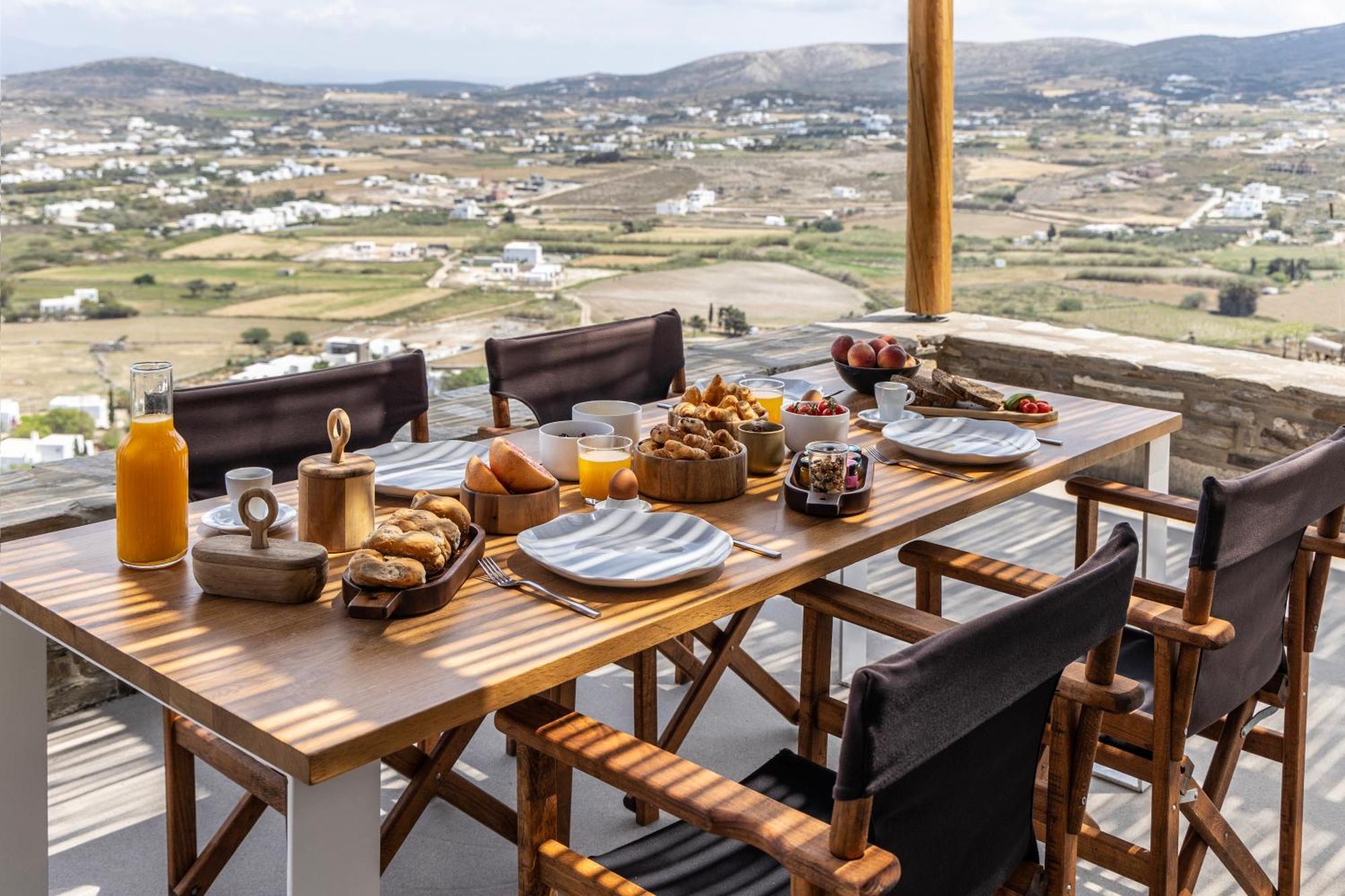 Acron Paros Willa *